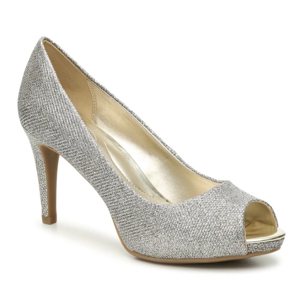 Bandolino Rainaa Pump: Gold Metallic; size 9.5